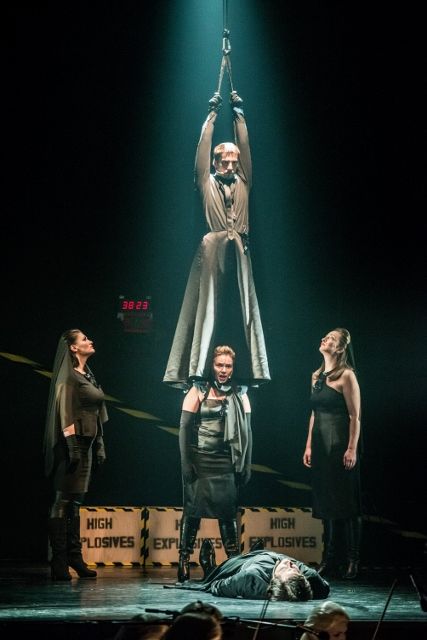 Nová opera v hábitu nového cirkusu: Stabat Mater aneb Pohyblivé obrazy tíhy života i smrti