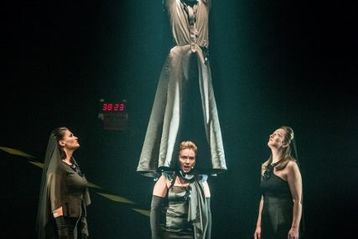 Nová opera v hábitu nového cirkusu: Stabat Mater aneb Pohyblivé obrazy tíhy života i smrti