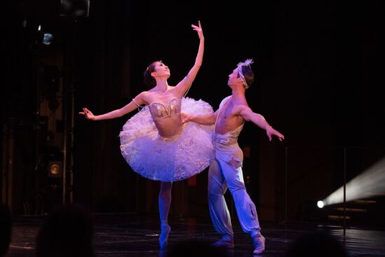 Z jeviště hlediště (Mami Hagihara, Karel Audy). Foto: Irena Štěrbová.