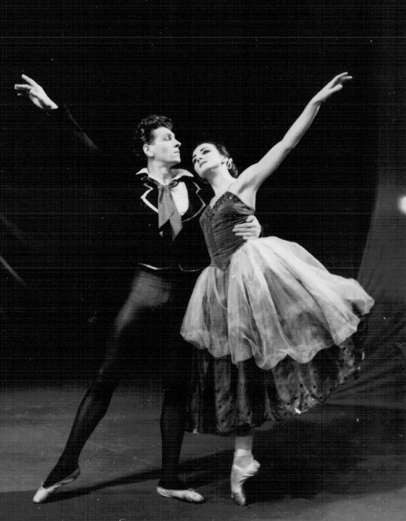 J. Jarošová a Zdeněk Weidenthaler v baletní suitě Maškaráda A. Chačaturjana, choreografie a režie Josef Škoda, rok 1956.