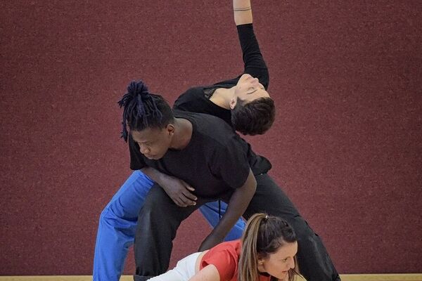 Nincs (Simona Machovičová,Don Mulefu, Dana Pala). Foto Andrea Barcalová.