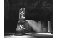 Scéna k baletu Romeo a Julie - Národní divadlo 1971. Foto: Jaromír Svoboda, archiv ND.