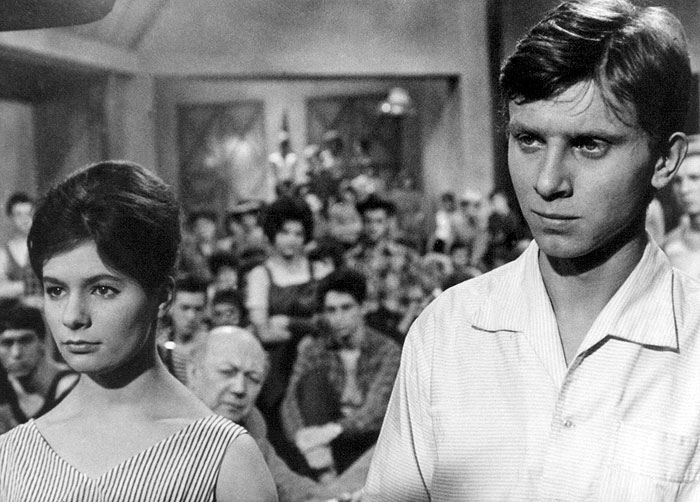Ivana Pavlová a Vladimír Pucholt ve filmu Starci na chmelu. Zdroj: Divadelní noviny