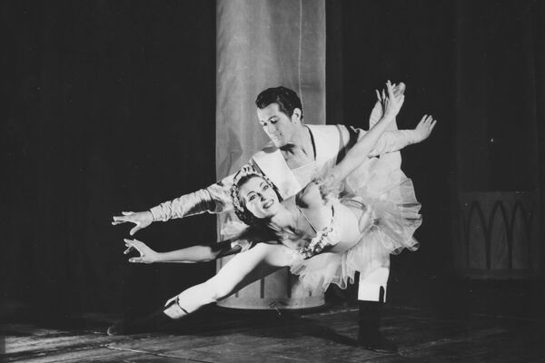 Spící krasavice, 1964. Věra Vágnerová a L. Kotzian. Foto: R. Sedláček. 