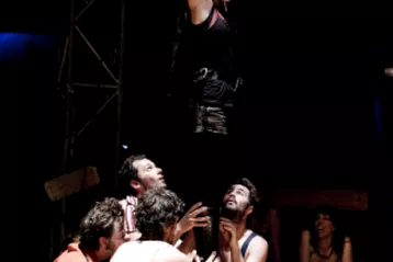 Ohlédnutí za festivalem Letní Letná: Cirque Galapiat s „nulovým rizikem“
