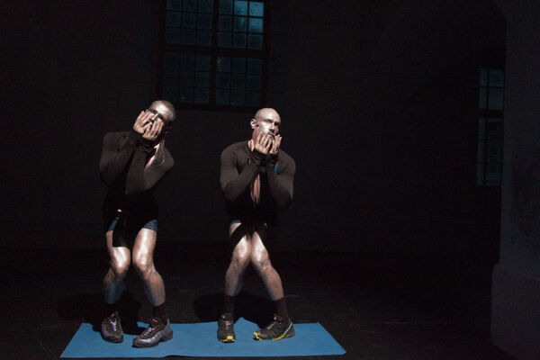 Alien Intimacy (Zander Porter a James Batchelor). Foto:  Darja Lukjanenko.