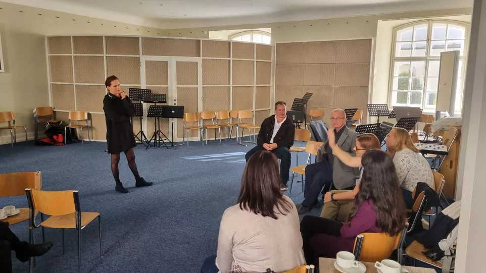 Diskuze o provázanosti vzdělávacího systému v tanci a osobnost pedagoga. Foto: Zora Breczková.