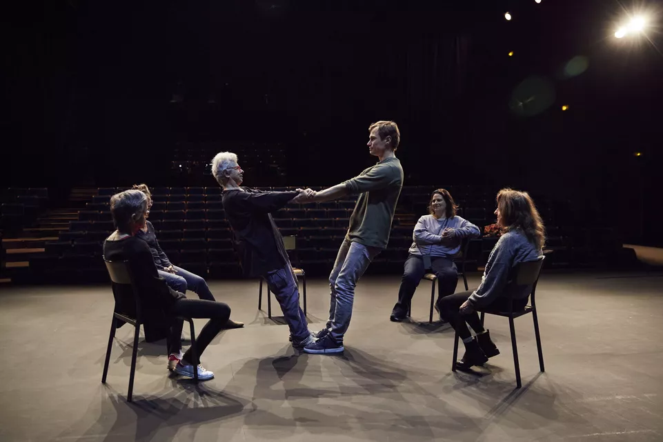 Grand-Mother Project. Zdroj: Cirqueon