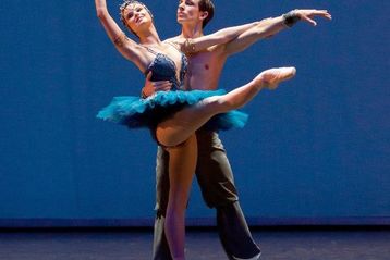 Balet tančí republice (Radka Příhodová, Adam Zvonař).