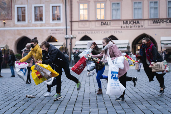 Za dveřmi. Foto: Viktor Šorma.