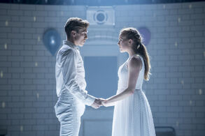 Romeo + Juliet (Andy Monaghan, Seren Williams). Foto:  Johan Persson.