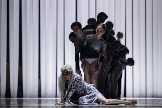 Avant-Garde. 4 Seasons. Nana Nakagawa. Foto: Serghei Gherciu.