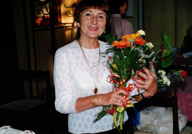 Jarmila Jarošová v šatně po závěrečném vystoupení baletních kurzů v roce 2001.
