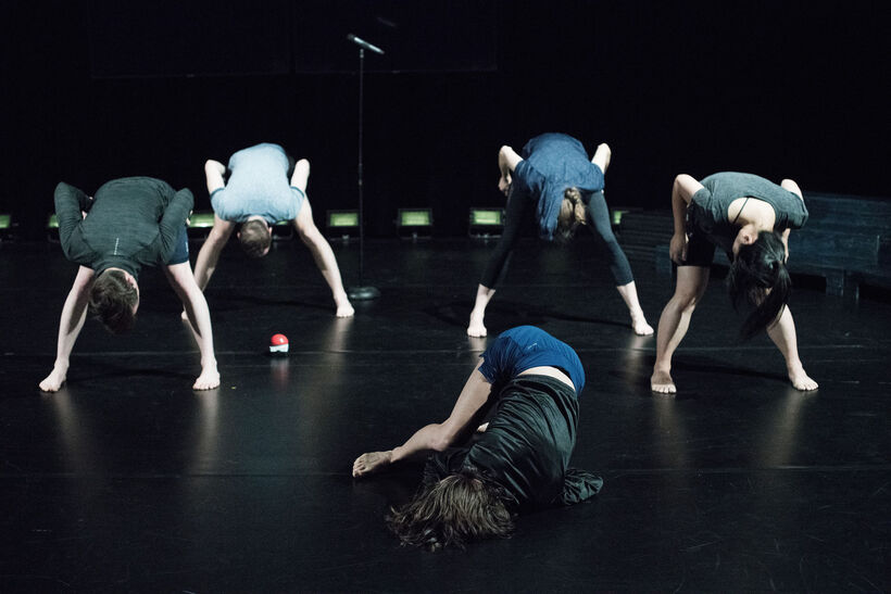 The Very Moment (Sahra Huby, Quindell Orton, Maxwell McCarthy, Taeyeon Kim, Robin Rohrmann). Foto: Gabriela Neeb. 