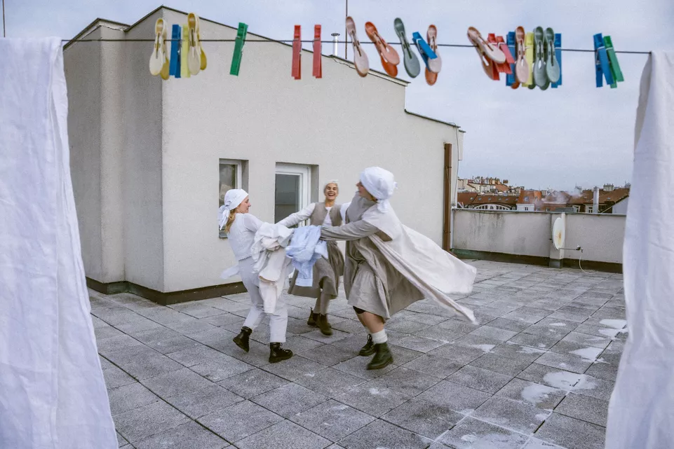 Holektiv - Pradleny. Zdroj: Linda Lomozová