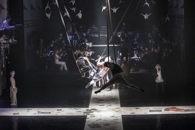 Up End Down Symphony (Cirk La Putyka).