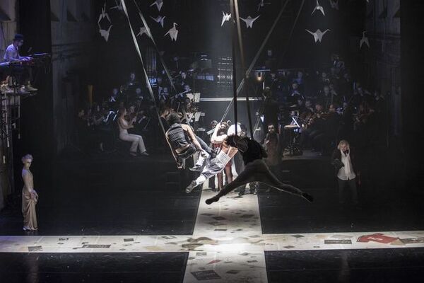 Up End Down Symphony (Cirk La Putyka).