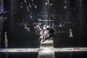 Up End Down Symphony (Cirk La Putyka).