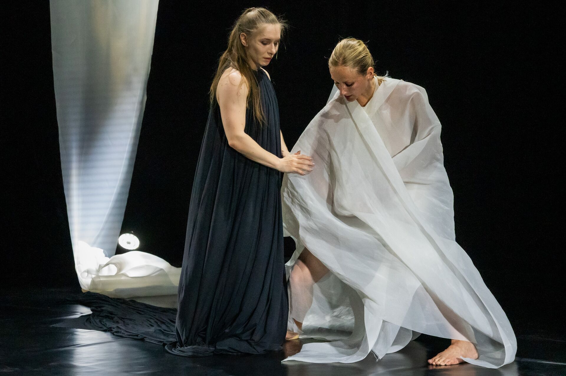 IDENTITY. Hana Gallinová a Klára Uhlířová. 