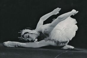 Vlasta Pavelcová jako Odetta v baletu Labutí jezero. Foto: František Krasl, zdroj: Archiv NDM.