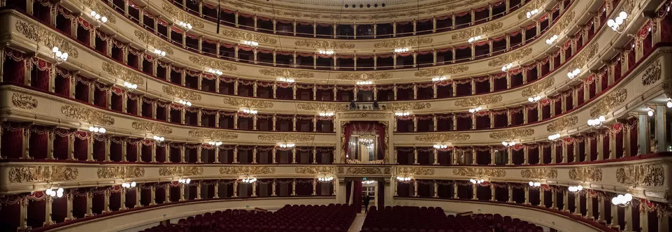 Hlediště Teatro alla Scala. Foto: Reinhold Möller, CC BY-SA 4.0, via Wikimedia Commons.