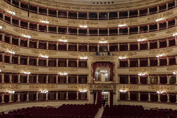 Hlediště Teatro alla Scala. Foto: Reinhold Möller, CC BY-SA 4.0, via Wikimedia Commons.