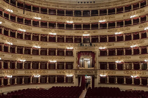 Hlediště Teatro alla Scala. Foto: Reinhold Möller, CC BY-SA 4.0, via Wikimedia Commons.