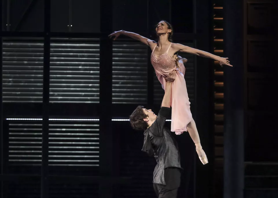 Romeo a Julie (Klaudia Radačovská a Arthur Abram). Foto: Ctibor Bachratý.