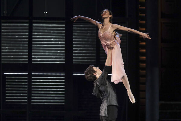 Romeo a Julie (Klaudia Radačovská a Arthur Abram). Foto: Ctibor Bachratý.