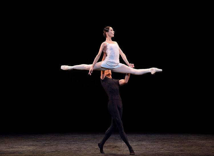 Tamara Rojo a Fernando Carratalá Coloma s English National Ballet v Song of the Earth od Kennetha MacMillana. Foto: © Laurent Liotardo