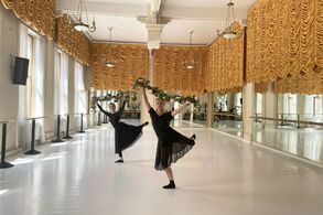 Bach Dansant, zkouška na sále (Veronika Rehbergerová a Barbora Šímová). Foto: H. Kazárová