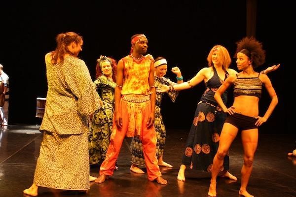 Tančírna afrického tance s BATOCU v divadle Ponec