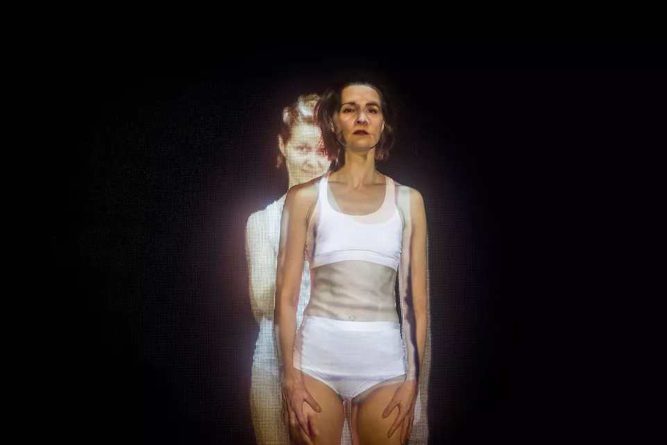 DVACETjedna. Miřenka Čechová. Foto: Vojta Brtnický.