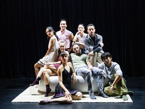 Next Place. Balet Jihočeského divadla: Mai Iwamoto, Valerio Testoni, Bára Müllerová, Luigia Saccardo, Paolo Terranova, Shino Kubešová, Giovanne Frtota, Chikara Araki. Foto: Petr Zikmund. 