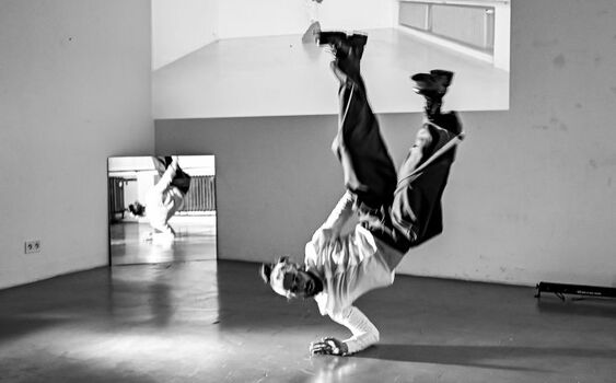 Svět nezměníte, můžete ale změnit sebe. Michal Heriban tančí v těžkých botách o naději 