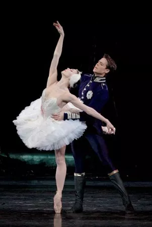 Královský balet v Londýně předvede na plátnech kin Labutí jezero