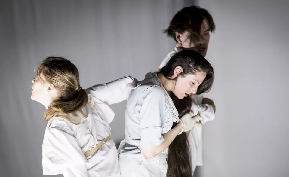 Das Fremde / ALIENIdentität (N. Ivanova, R. Huguet, M. Wagner). Foto: Benjamin Schindler