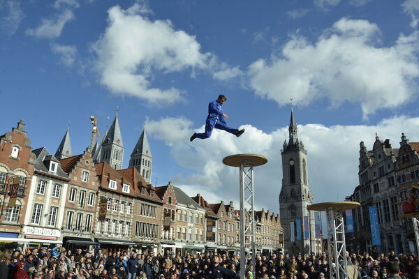 L’Avis Bidon (Cirque La Compagnie). Foto Françoise Lison.