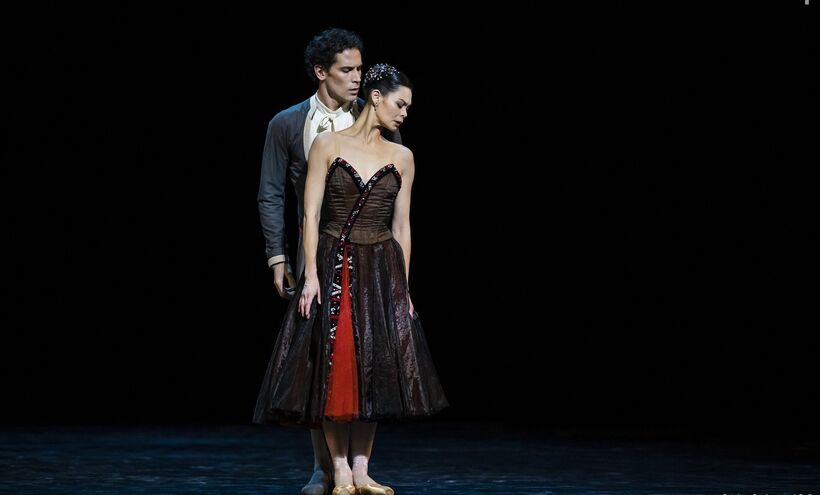 In the night (Alice Renavand a Stéphane Bullion).  Foto: Julien Benhamou.