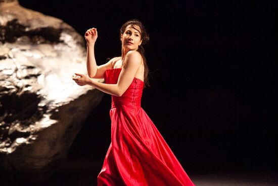 Vollmond. Ein Stueck von Pina Bausch. Foto: Yako One.