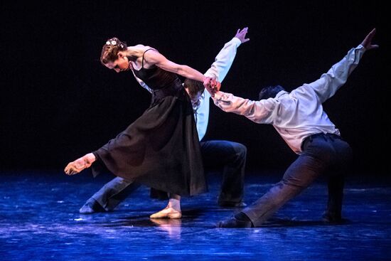 Ej, lásko. Nikola Márová, Alexandre Katsapov, Viktor Konvalinka. Foto: Martin Divíšek.