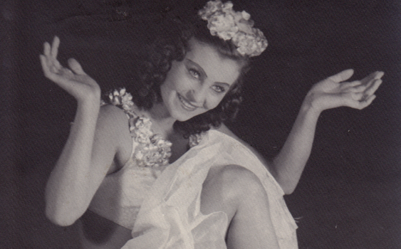 Věra Vágnerová, okouzlující Julie, přísná, ale laskavá pedagožka a baletní mistryně s fenomenální pamětí