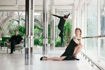 Vila Tugendhat a ProART Company uvedou ve světové jevištní premiéře polozapomenutý mystifikační balet Uspud Erika Satieho