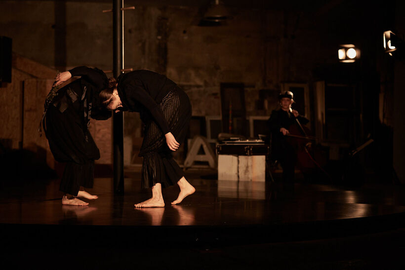 Crows (Šárka Říhová, Aneta Bočková, Terezie Vodička Kovalová). Photo: Kamil Hauptmann.