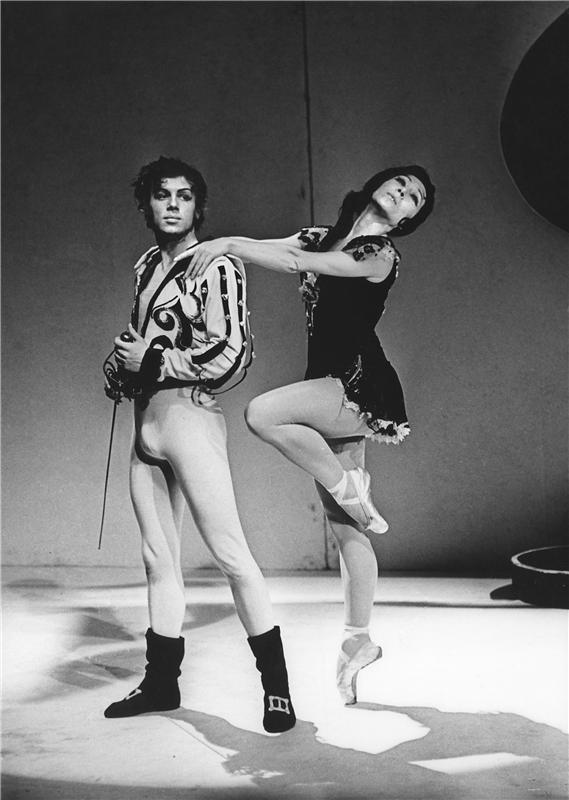 Don Juan - 13.05.1972 Jiří Němeček (Antonio) a Olga Skálová (Isabella). Foto Jaromír Svoboda, zdroj Archiv ND.