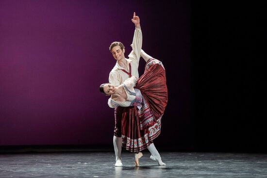 SLAVNOSTI KVĚTIN V GENZANU<br />  (Morgane Lanoue, Federico Ievoli). Foto: Serghei Gherciu.