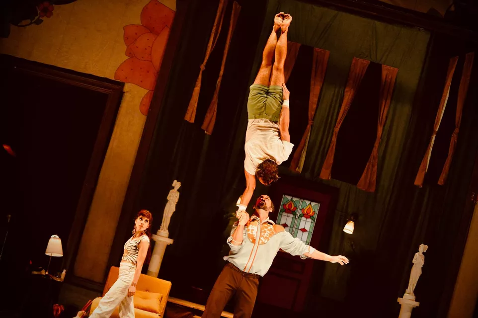 Dear in the Headlights (Cirque Le Roux). Foto: František Ortmann.