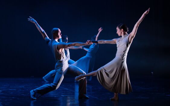 Uvnitř i na povrchu. Plzeňský komponovaný večer Inside ukazuje prázdnotu i choreografickou genialitu