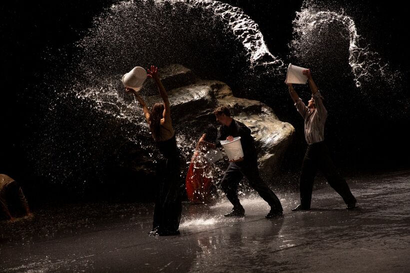 Vollmond. Ein Stueck von Pina Bausch. Foto: Yako One.