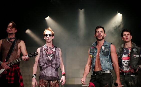 „Nechceme se dusit v žánrových škatulkách,“ říká Ondřej Vinklát z DEKKADANCERS